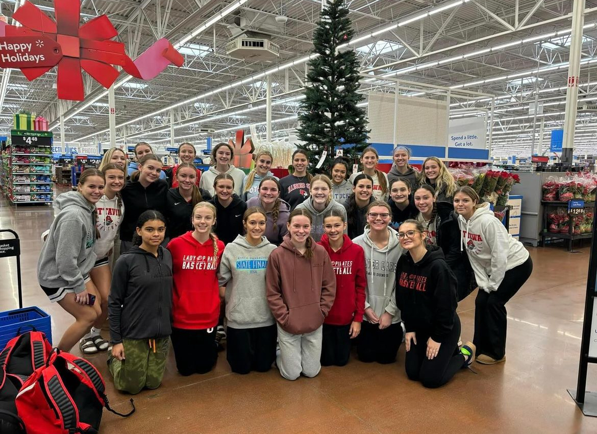 Girls Basketball Team Gives Back