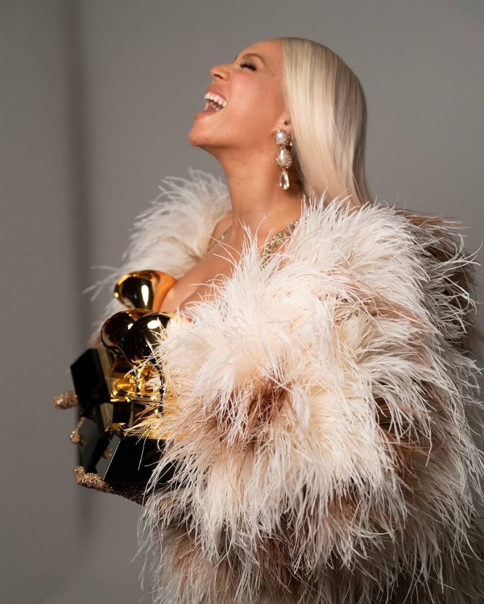 Beyonce is pictured with her 3 Grammys after the award show