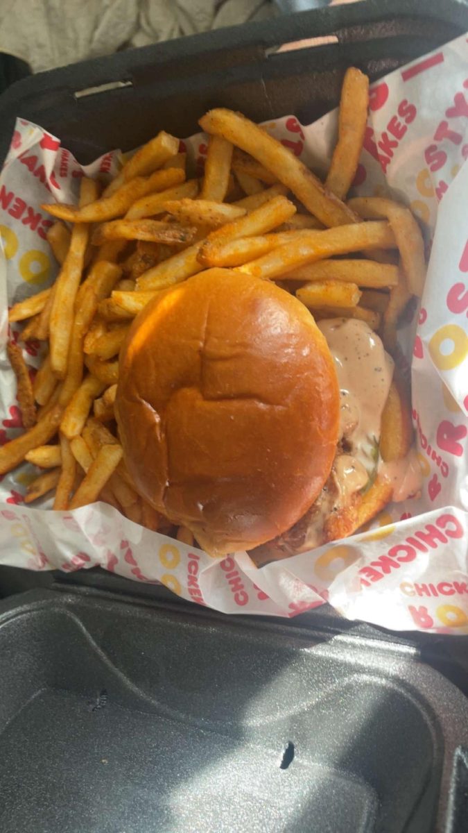 A look at the Roosty’s Signature Chicken Sandwich Combo. It included a signature chicken sandwich the roosty sauce, a side of your choice and a drink or milkshake. 