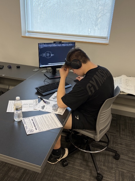 Sophomore Alex Ruiz designs a picture for the Introductory CAD division. Ruiz had to compute a perforated circle. “It was super fun but a little challenging. It was a really nice college; there was lots of space for me to do my thing,” Ruiz said.